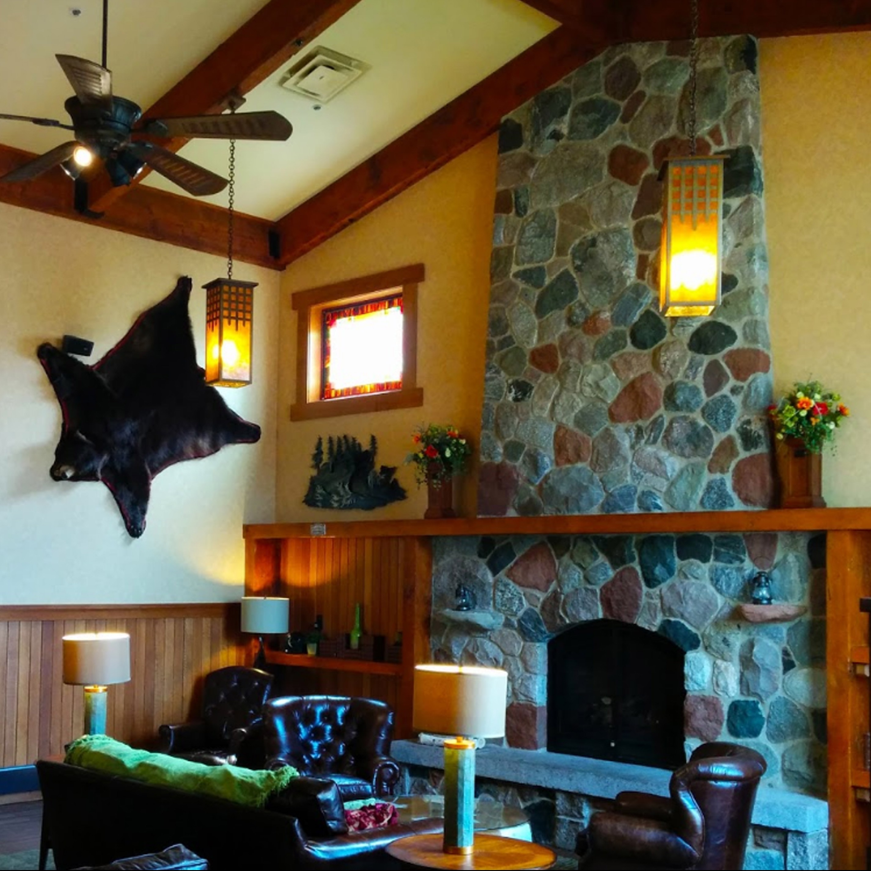 Canal Park Lodge | Hotel in Canal Park, Duluth