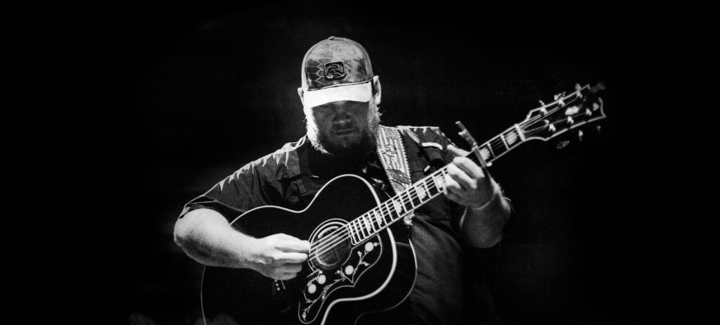 Luke Combs performing in Duluth, MN